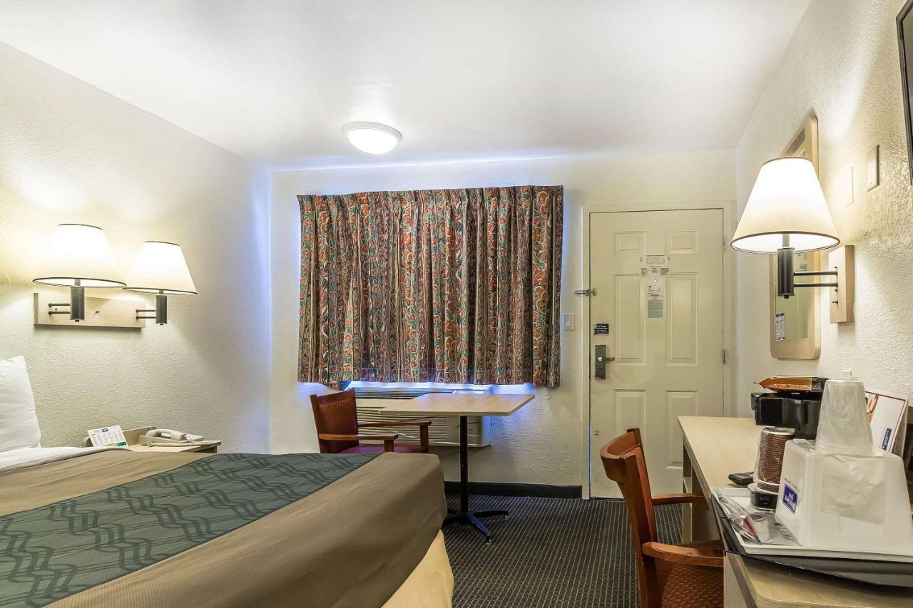 Rodeway Inn Nashville Buitenkant foto