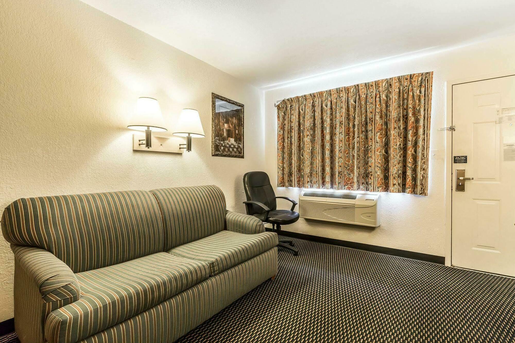Rodeway Inn Nashville Buitenkant foto